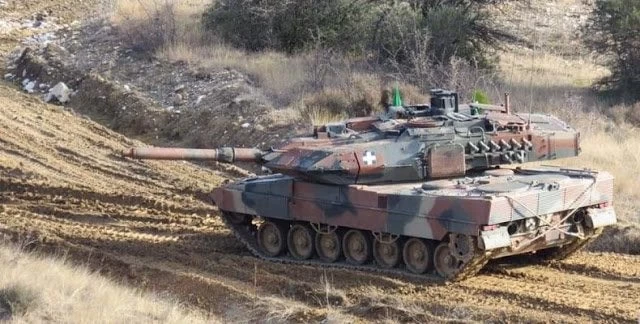 Νέο επίτευγμα για το Τεχνικό Σώμα, Leopard 2HEL με πυροβόλο των 105 χλστ. (βίντεο)